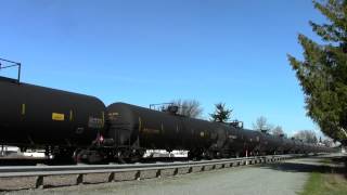 preview picture of video 'BNSF 7012 Leads Empty Crude Oil Train at Mount Vernon, WA 3-11-14'