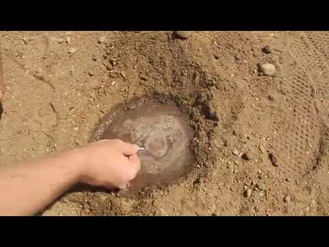 UCO Stormproof Match Kit with Waterproof Case, 25 Stormproof Matches and 3 Strikers