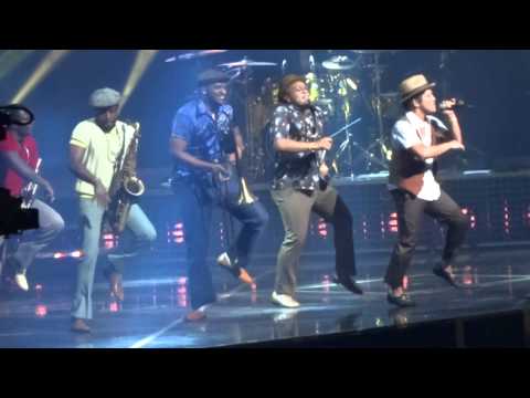 Bruno Mars - Treasure - Arena Ciudad de México - (02-sep-2014)