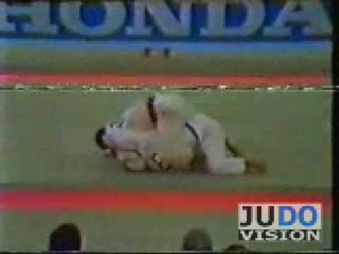JUDO 1982 Jigoro Kano Cup: Nobutoshi Hikage (JPN) - Hiromitsu Takano (JPN)