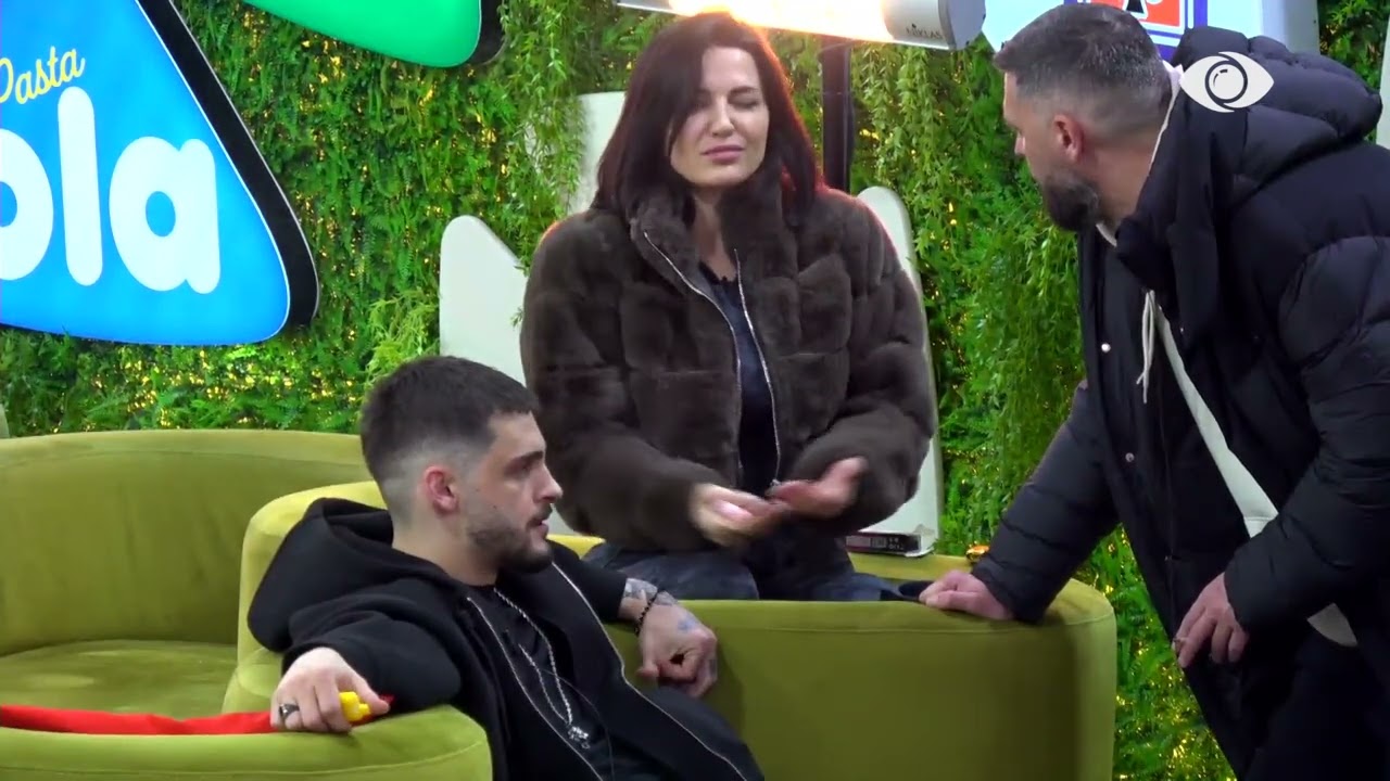 Unë nuk jam me ty/ Baby G bisedon me Mirin në oborr