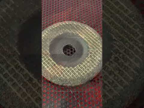 VIDEO    - Disque à meuler pour acier inoxydable