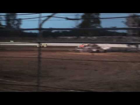 heat 3 NSW V8 Dirt Modified Title Gunnedah 10 Jan 2009
