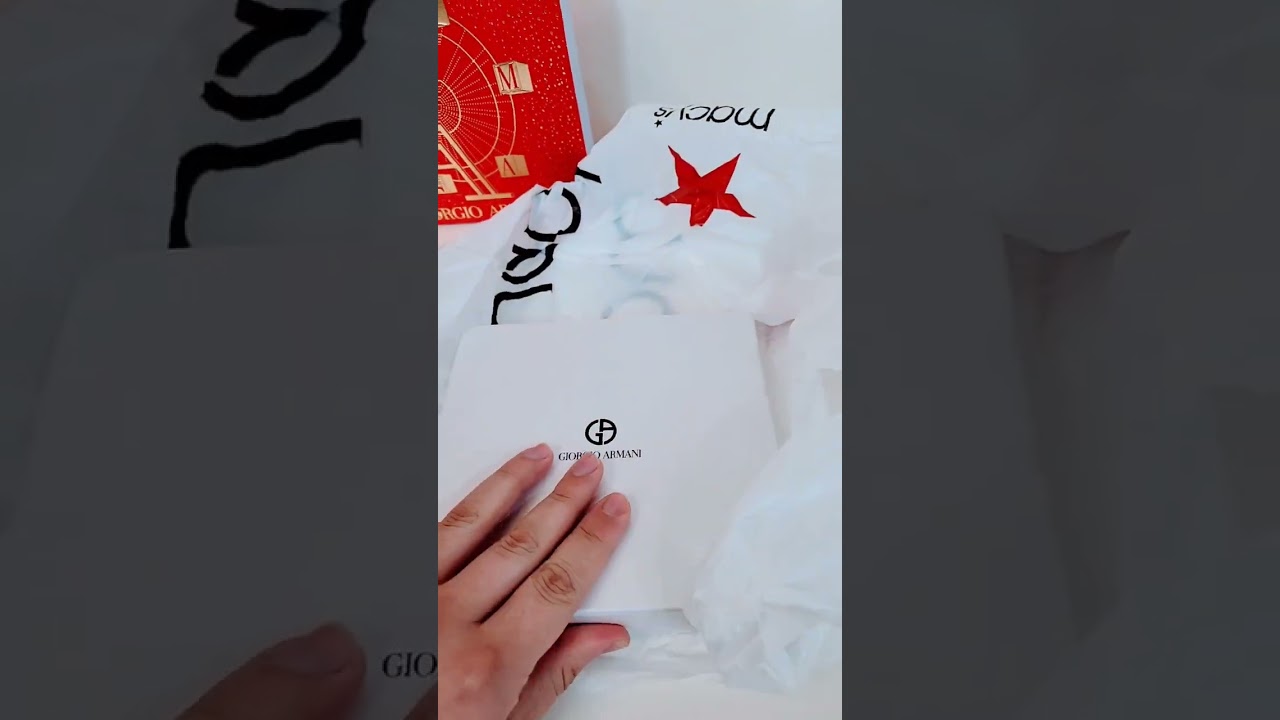 Armani perfume gift set shopping at #macys #armani #giftideas