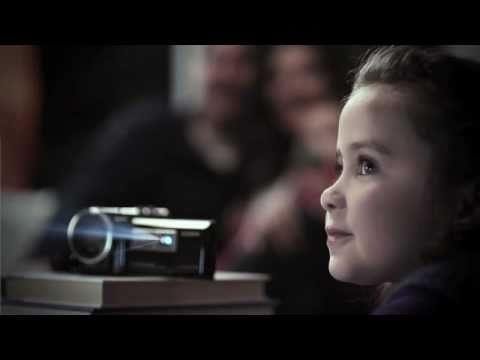 Comercial de la Handycam de Sony con proyector incluido, la HDRPJ10 y HDRPJ50