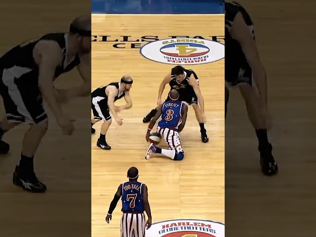 Vídeo relacionado con Mujer Harlem Globetrotters Logo Trickshot Masters - Ventilador de baloncesto Camiseta Cuello V