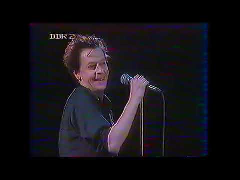 Rio Reiser im Palast der Republic. Ost Berlin Januar 1990.  DDR Fernsehen