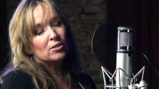 Gretchen Peters &quot;On A Bus To St. Cloud&quot;