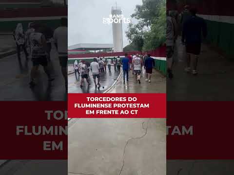 Torcedores do Fluminense realizou um protesto pacífico no CT do clube