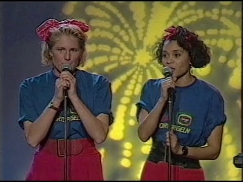 Maria Akraka,Erika Johansson + Idrottsstjärnor - The Locomotion (Lilla Sportspegeln 1993)