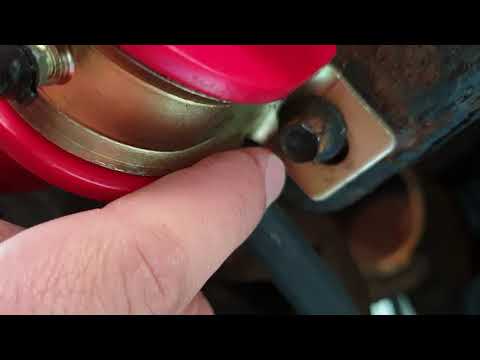 How to change 2000 - 2006 (NBS) GMC yukon  Chevy Tahoe rear sway bar end links