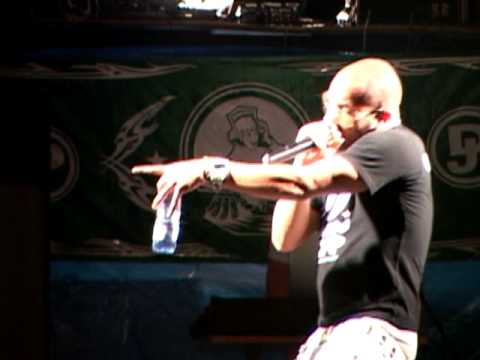 2-Insurrecto y Maikol-Déjala Ir 2-(En Vivo-1).mpg