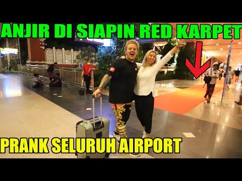 prank-seluruh-airport-di-kasih-red-karpet-jro-putu-arnold