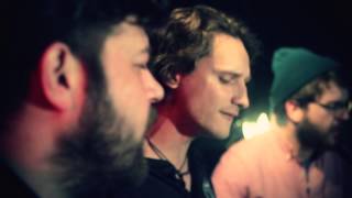 WONDERLAND SESSIONS: Bear's Den and Joe Banfi cover 'Don't Save Me' by Haim...