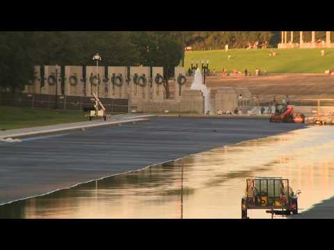 Fencing around Lincoln Memorial Reflecting Pool falls into water during storms
