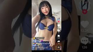 この巨乳女完全に誘ってて草w