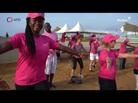 Au Bénin le personnel organise la « marche rose » pour soutenir la lutte contre les cancers féminins