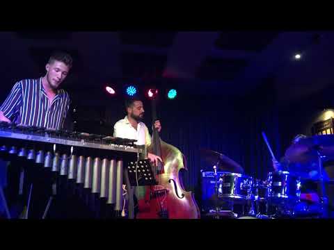 Naíma Acuña Solo ( Simon Moullier Trío) Simon Moullier - Vibes, Luca Alemanno-Doublebass