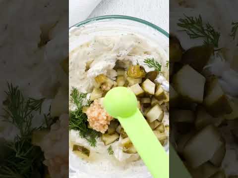 Where are my pickle lovers?! This Fried Pickle Dip recipe is for you! #picklelovers #summersnacks