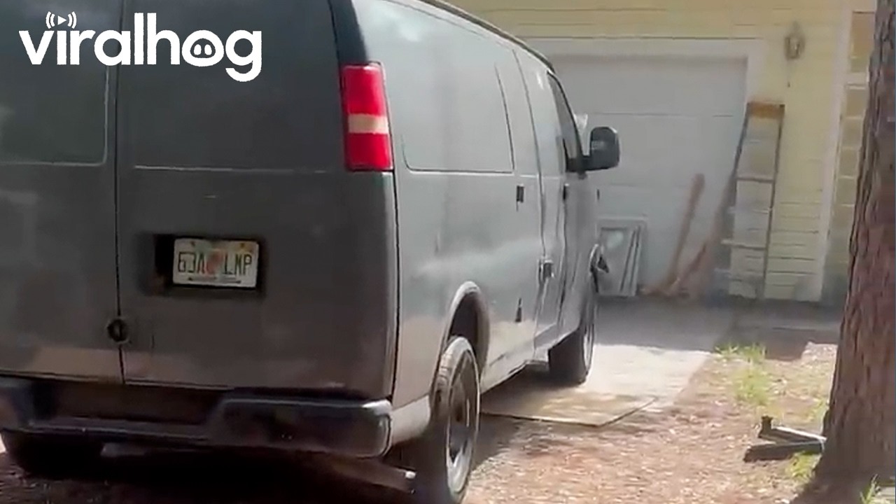 LOUD Exhaust Backfire on 2013 Chevrolet Express Van || ViralHog