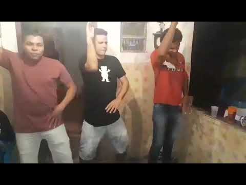 Bonde dos Sapeka dançando Música Diretamente da Espanha os Don Juan