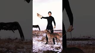 Download lagu Sigma Girl Catches an Eagle with Bare Hands#EagleCatcher #FearlessWoman #AlphaVibes mp3