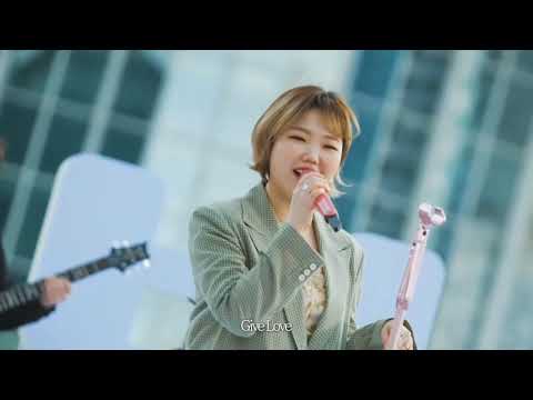 210410 AKMU (악뮤) - Give Love [Lotte World Cherry Blossom Online Busking (랜선 벚꽃 버스킹)]