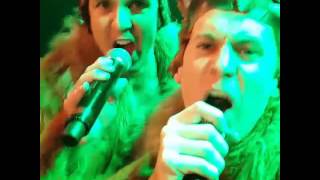 Ylvis Grabs Fan’s Phone for Close-up Performance of “What Does The Fox Say?”