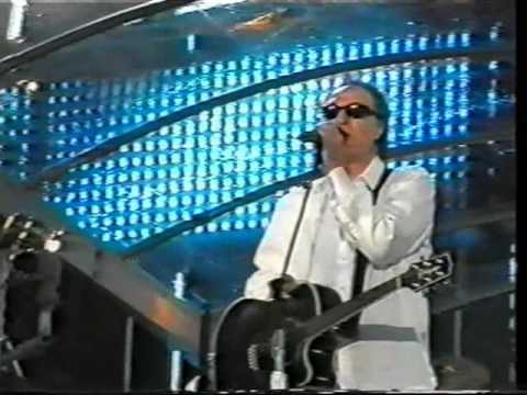 Bon Jovi - Lola ( cover) ( Live In Hyde park 2003 )
