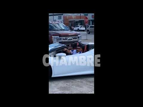 RIC HASSANI COLABORA CON UN ARTISTA DE ROATAN