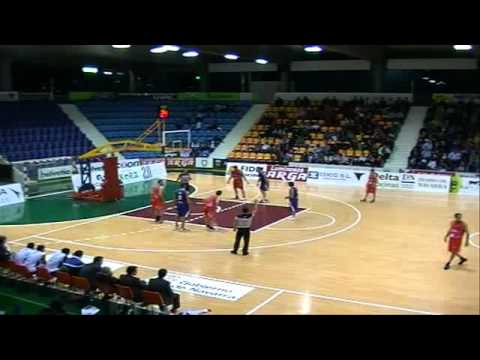 ADECCO ORO J8 Grupo Iruña Navarra, 77 - C. Melilla B., 62