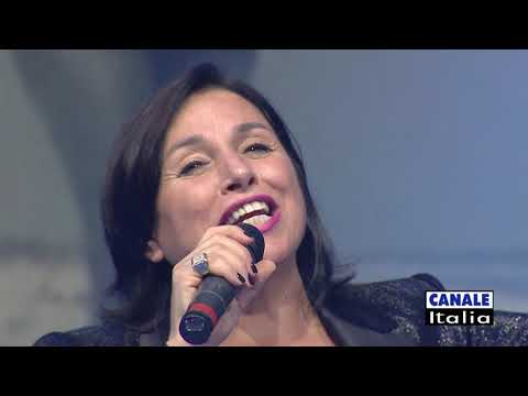 Patrizia Ceccarelli "Cantante di balera" | Cantando Ballando (HD)