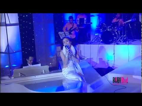 Thể hiện bởi Hồng Ngọc