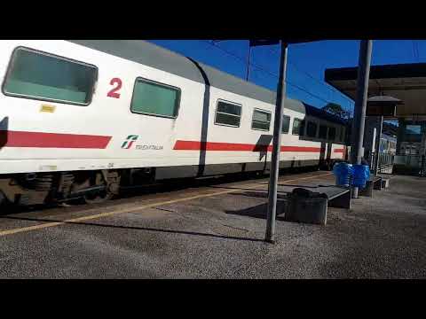 23.11.2024 Intercity 510 Salerno - Torino P.N, in transito nella stazione di Pietrasanta.