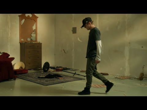Tucker Beathard - Leave Me Alone (Official Music Video)