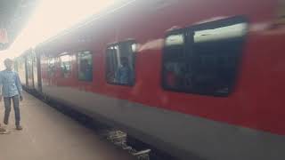 preview picture of video 'TVC Rajdhani honks skip Bayana Jn. with Offlink The NCR beast TKP WAP7 30488 Following speed restc..'