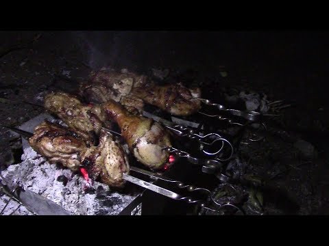 Взяли тормозок и пошли на бутылёк жарить шашлыки за домом, с Леной - зрительницей Самвела. Ялта