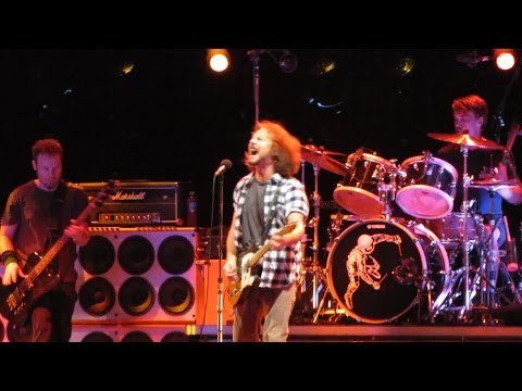 Pearl Jam: Sad [HD] 2010-05-17 - Boston, MA