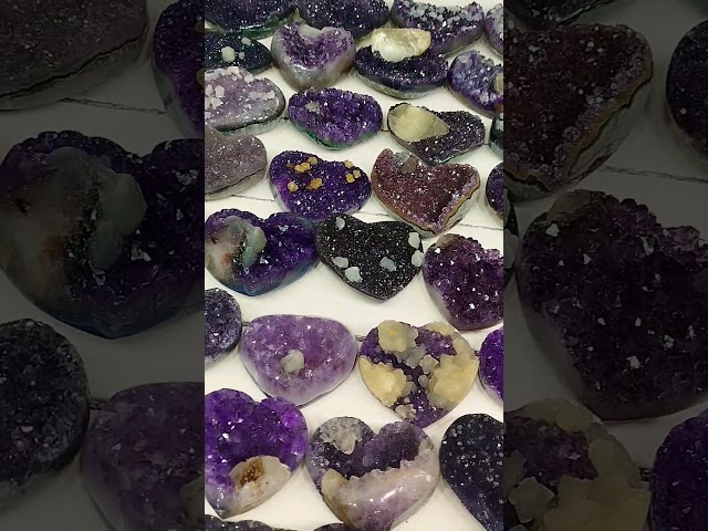 Vídeo relacionado con Juego de 10 piedras de amatista con forma de corazón, piedras preciosas de cristal de curación, pulidas, naturales