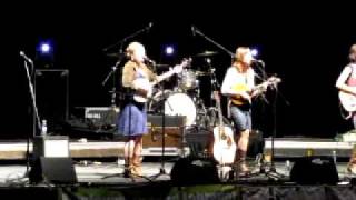 Kiss Me In the Kitchen - Good Lovelies @ NL Folk Festival