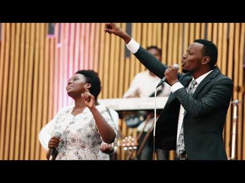 NJYE MFITE UMUKIZA - PAPI CLEVER & DORCAS - LIVE (ADEPR Nyarugenge)