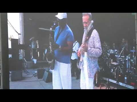 'Master Acoustic Bassist' Brian Bromberg ft.'Saxy Soul' Everette Harp - "Thicker Than Water" (LIVE)