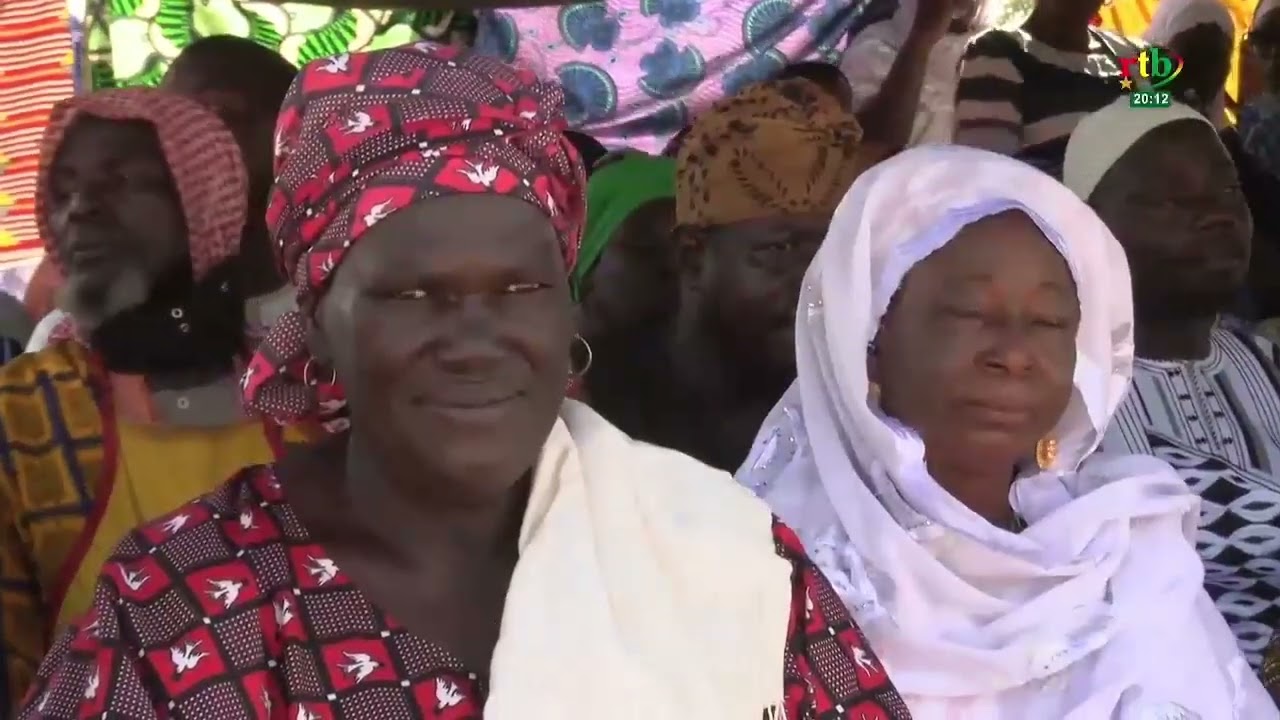 Le ministre de l’Environnement visite un bosquet à plantes médicinales à Ouagadougou