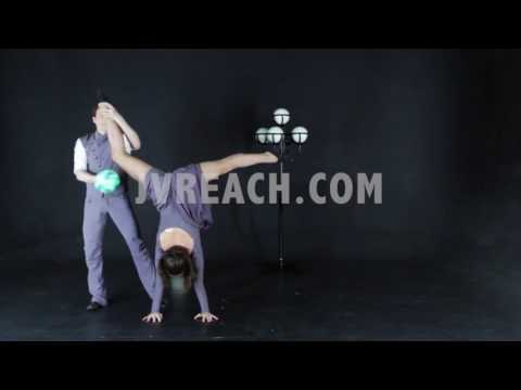 balls duo juggling