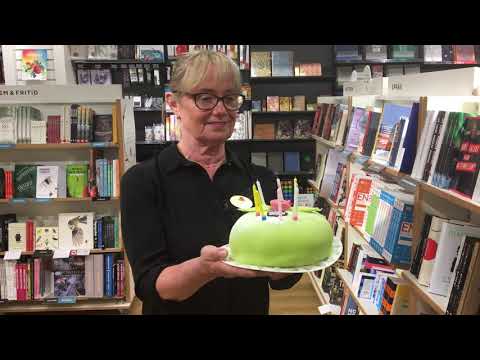 Här överraskas Wiveca med tårta av Mitt i