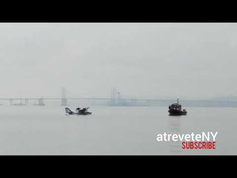 plane makes emergency landing in the Hudson River New York may 14, 2019
