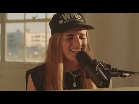 G Flip - GAY 4 ME (feat. Lauren Sanderson) [Acoustic Video]