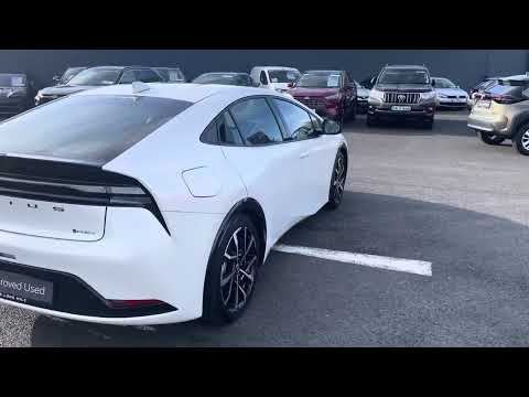 Toyota Prius 2.0 Plug-in Hybrid 5dr - Image 2