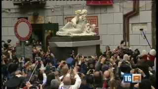 preview picture of video 'TgR festa Spaccanapoli a statua dio Nilo Barbuto e Sfinge Napoletana - 15 nov. 2014 piazzetta Nilo'