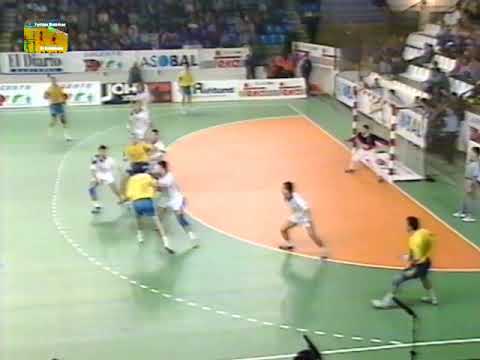 Perunicic no perdona. Genial uso del ciclo de pasos. Supercopa 95/96. Bidasoa-Teka. Final. Santander